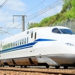 山陽新幹線の車両。西明石駅に着く最終列車の東京駅発車時刻を21分繰り下げる（ＪＲ西日本提供）