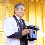 黒豆奉納式に出席した俳優の松平健さん＝東京都台東区上野公園（実行委員会提供）