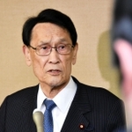 政調会長の就任を受け、取材に応じる渡海紀三朗氏＝東京都千代田区の自民党本部