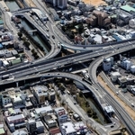 阪神高速の湊川ジャンクション＝神戸市長田区（阪神高速道路会社提供）