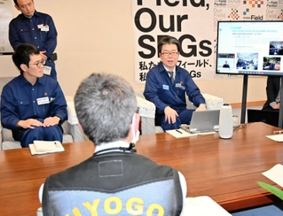 石川県から戻り、被災地の状況を報告する職員ら＝兵庫県庁