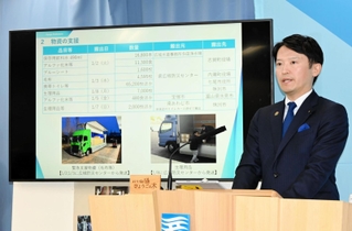 能登半島地震について、兵庫県や県内市町からの支援状況を報告する斎藤元彦知事＝１０日午後、兵庫県庁