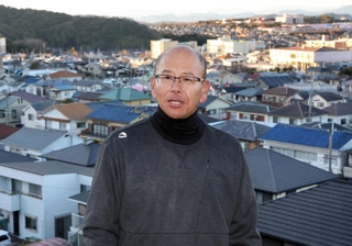 人口が減る中でのまちづくりについて語る黒田光昭さん＝神戸市北区有野台（撮影・笠原次郎）