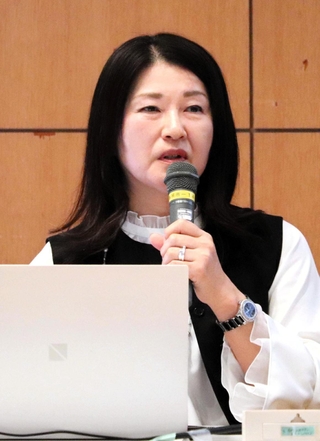 阪神・淡路大震災の語り部として初めて講演する和氣光代さん＝大阪府枚方市