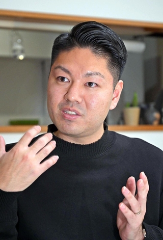 阪神・淡路大震災後の歩みを語る前田健太さん＝滋賀県草津市（撮影・斎藤雅志）