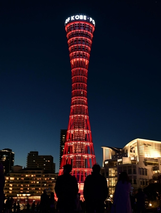 ４月のリニューアルオープンが決まった神戸ポートタワー＝２０２３年１２月、神戸市中央区波止場町