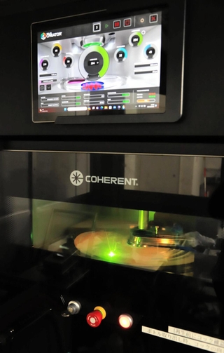 神戸大国際がん医療・研究センターに置かれた３Ｄプリンター。医療機器開発拠点には複数台が設置される予定＝神戸市中央区港島南町１