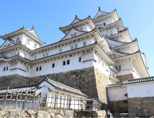 ２月１日から特別公開される西小天守（中央）＝３０日午前、姫路市本町（撮影・辰巳直之）