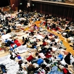 阪神・淡路大震災の発生から５日目の避難所の様子＝１９９５年１月２２日、神戸市長田区、市立神楽小学校