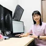 医師の道に進み、神戸・元町に乳腺専門クリニックを開業した尹玲花さん＝神戸市中央区下山手通３