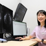 医師の道に進み、神戸・元町に乳腺専門クリニックを開業した尹玲花さん＝神戸市中央区下山手通３