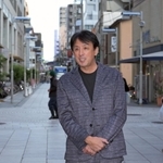 阪神・淡路大震災後のチームの状況などを振り返る星野伸之さん＝西宮市田中町（撮影・風斗雅博）