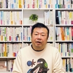 闘病記のみを集めた私設図書館をオープンした金井一弘さん＝大阪市中央区内平野１