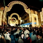 第１回神戸ルミナリエ。光の芸術が被災した街を彩った＝１９９５年１２月１５日、神戸市中央区の旧居留地