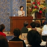 前尼崎市長の稲村和美さんが講演した祝賀会＝神戸市中央区東川崎町１、ホテルクラウンパレス神戸