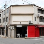 一斉廃業し、市による建物の買収が進む旧かんなみ新地＝２０２４年１月２２日、尼崎市神田南通３