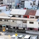 一斉廃業し、市による建物の買収が進む旧かんなみ新地＝２０２４年１月２２日、尼崎市神田南通３