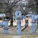 震災後に設置された水琴窟。地下には耐震性の貯水槽があるという＝神戸市灘区記田町１、石屋川公園