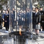 希望の灯りは毎年１月、学校などに分灯される。今年集った生徒らは能登の被災地にも思いを寄せた＝７日、神戸市中央区加納町６（撮影・斎藤雅志）