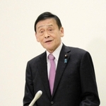 自民党派閥の政治資金パーティー裏金問題を巡り、会見を開いた末松信介参院議員＝２４日午後、東京都千代田区、参院議員会館