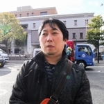 「判決を心に刻みたい」と京都地裁前を訪れた津田幸恵さんのいとこの籔隆之さん＝２５日午前、京都市内
