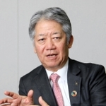 防衛事業などについて語る川崎重工業の橋本康彦社長＝神戸市中央区東川崎町１（撮影・大島光貴）