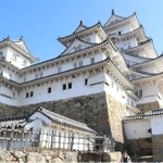 ２月１日から特別公開される西小天守（中央）＝３０日午前、姫路市本町（撮影・辰巳直之）