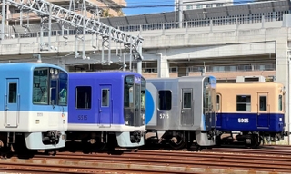 青胴車（右奥）をはじめ複数編成が並ぶ撮影会のイメージ（阪神電気鉄道提供）