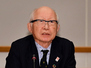 関西財界セミナーに出席し、分科会で発言する阪急阪神ホールディングスの角和夫会長＝８日午後、京都市左京区、京都国際会館（撮影・中西幸大）