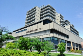 兵庫県立尼崎総合医療センター＝尼崎市東難波町２