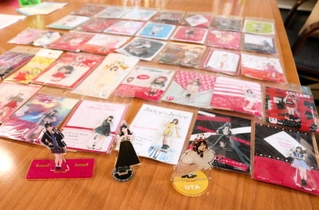 森貴史教授が集めるアイドルの「フィギュアスタンドキーホルダー」＝関西大学