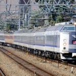 ２００３年に撮影されたＪＲ西日本のシュプール号。多数のスキー客を運んだ（鉄道愛好家の松本もちさん撮影・提供）