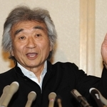 会見で話す小澤征爾さん＝２０１０年１月、東京都内のホテル