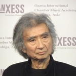 会見する小澤征爾さん＝２０１３年、パレスホテル東京