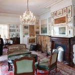 特別公開が始まったシュウエケ邸。和洋の調度品が多数飾られている＝神戸市中央区山本通３