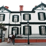 異人館「シュウエケ邸」の外観＝神戸市中央区山本通３