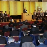 兵庫県内の販売店所長らが集まった神戸新聞販売店大会＝１１日午前、神戸市中央区港島中町６（撮影・小林良多）