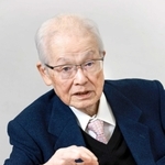 「連句的構想で書かれたという指摘はあるが、きちんと分析したものはこれまでない」と語る有本雄美さん＝神戸市中央区（撮影・小林良多）