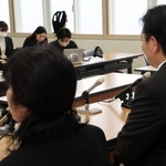 判決を受け会見する亡くなった松尾侑城君、眞輝君兄弟の両親＝１５日午後、姫路市北条１、兵庫県弁護士会姫路支部会館