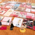 森貴史教授が集めるアイドルの「フィギュアスタンドキーホルダー」＝関西大学