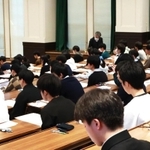 国公立大２次試験が始まった神戸大の会場＝２５日午前、神戸市灘区六甲台町（撮影・鈴木雅之）