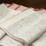 山梨日日新聞の記者たちは法廷で見聞きしたことを詳細にノートにメモした
