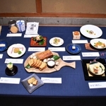 今年発表された酒粕料理の数々。和、洋、中華、スイーツと多彩なジャンルが並ぶ＝神戸市東灘区、神戸酒心館