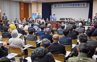 立憲民主党の泉健太代表があいさつをした同党兵庫県連の定期大会＝１０日午後、神戸市中央区（撮影・風斗雅博）
