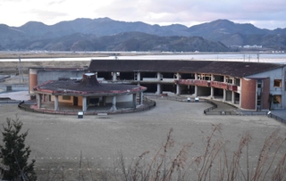７４人の児童と１０人の教職員が津波の犠牲になった大川小学校。現在は震災遺構となっている＝宮城県石巻市