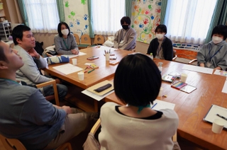 阪神・淡路と東北の遺児がそれぞれの思いを語り合った＝２０２３年１１月、神戸市東灘区本庄町１（撮影・長嶺麻子）