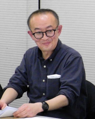初めての台本読み合わせに臨む安達もじり監督＝２０日午後、神戸市長田区北町３、長田区役所