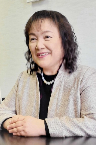 「社会を変えていこうという学生を育てていきたい」と話す三井知代学長＝神戸市北区鈴蘭台北町７、神戸親和大学
