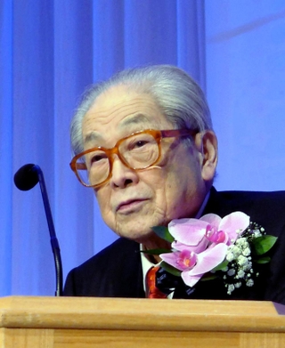 書家 文化勲章 井茂圭洞 肉筆書掛軸 一東書道会会長 芸術院会員 井茂圭洞 書作風景 芸術新聞社『38の書斎』26−31頁 - YouTube