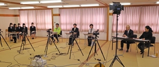高砂市長選の立候補予定者が高校生と語り合った市長選ミーティング